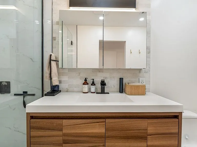 640 38th St #1 — Photo 31