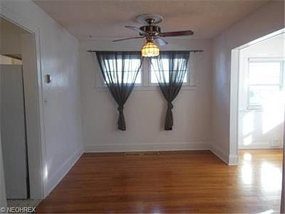 5th image of 464 Seaman Ave