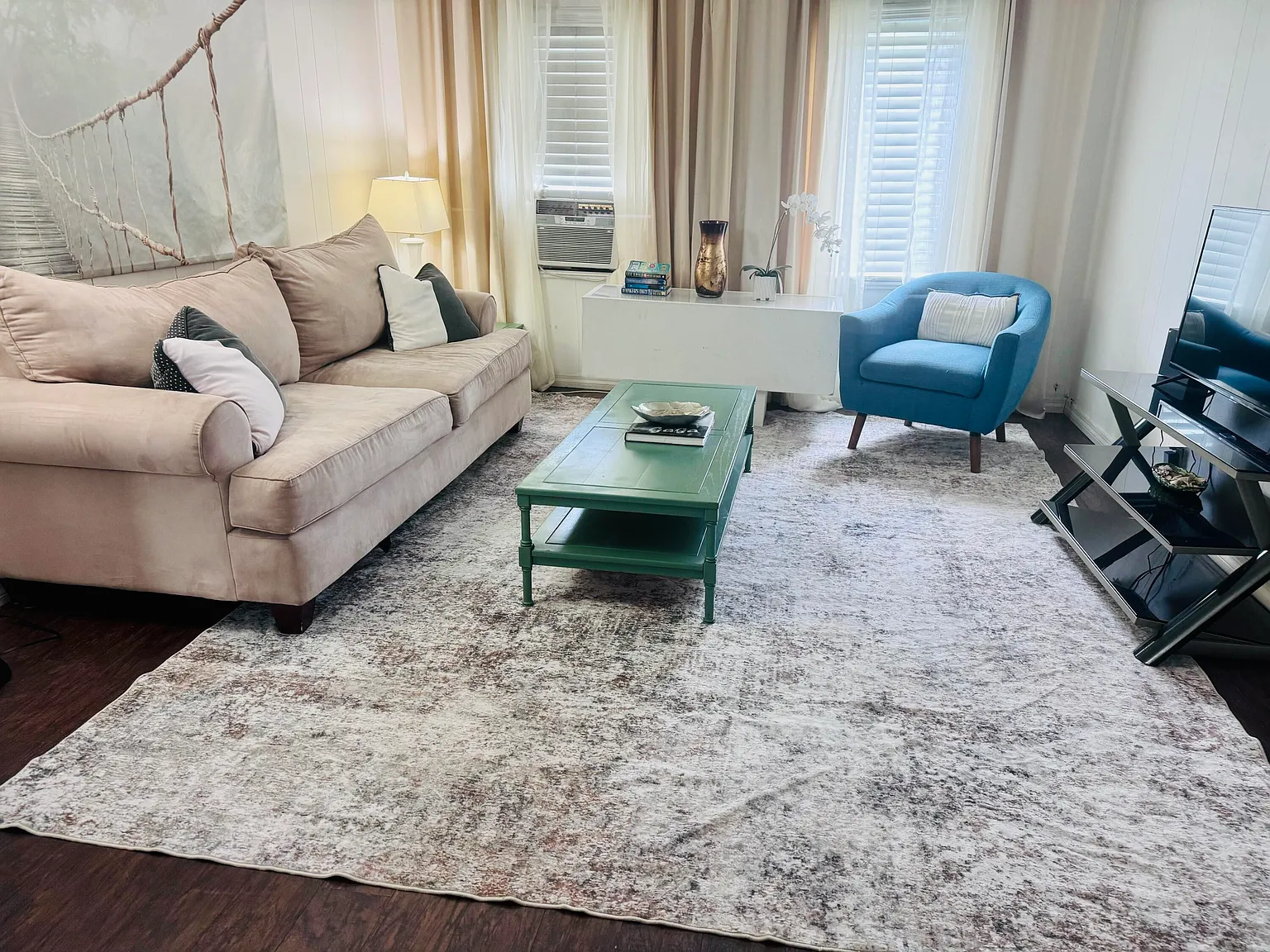 3 bed, 1.0 bath, 1386 sqft, $3,500 — Photo 3