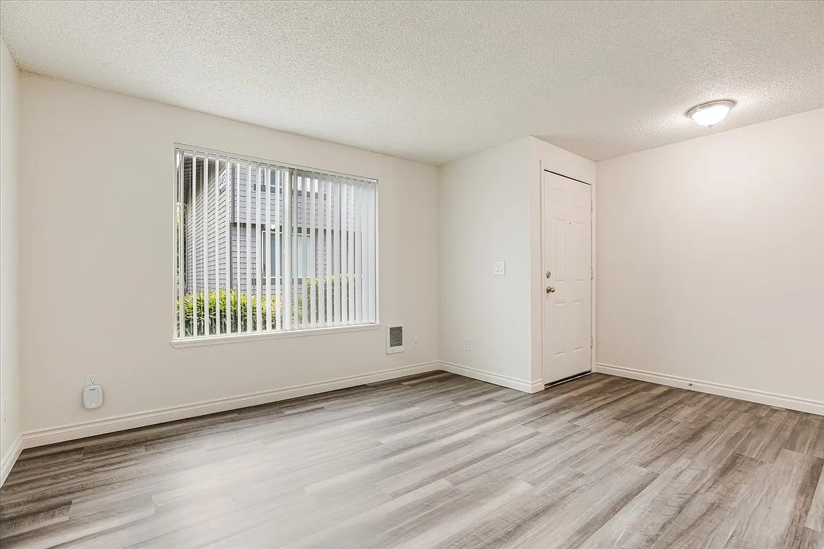Heritage Crossing Townhome Apartments — Photo 3
