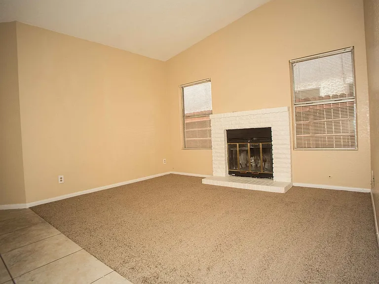3926 Lincoln Rd — Photo 4
