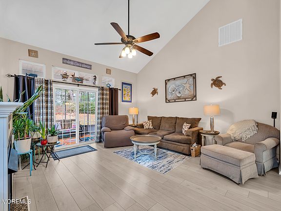 5th image of 15 Amberlands Court