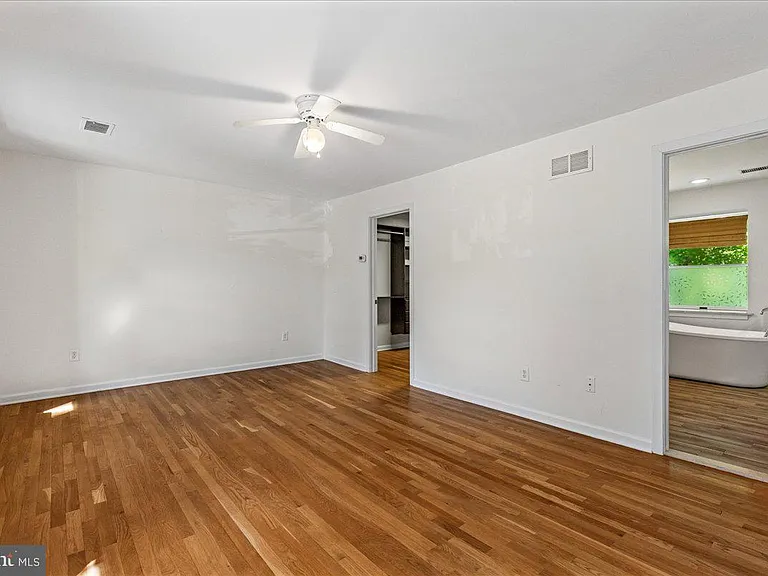 38 Robert Rd — Photo 13