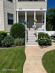 4 bed, 2246 sqft, $5,300 — Photo 2