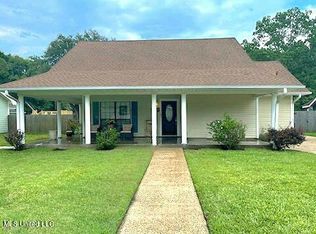 1216 Oliver St, Pascagoula, MS 39567