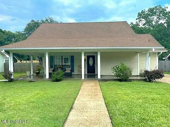 1216 Oliver St, Pascagoula, MS 39567