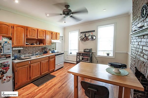 1st image of 471 Sackett St #2