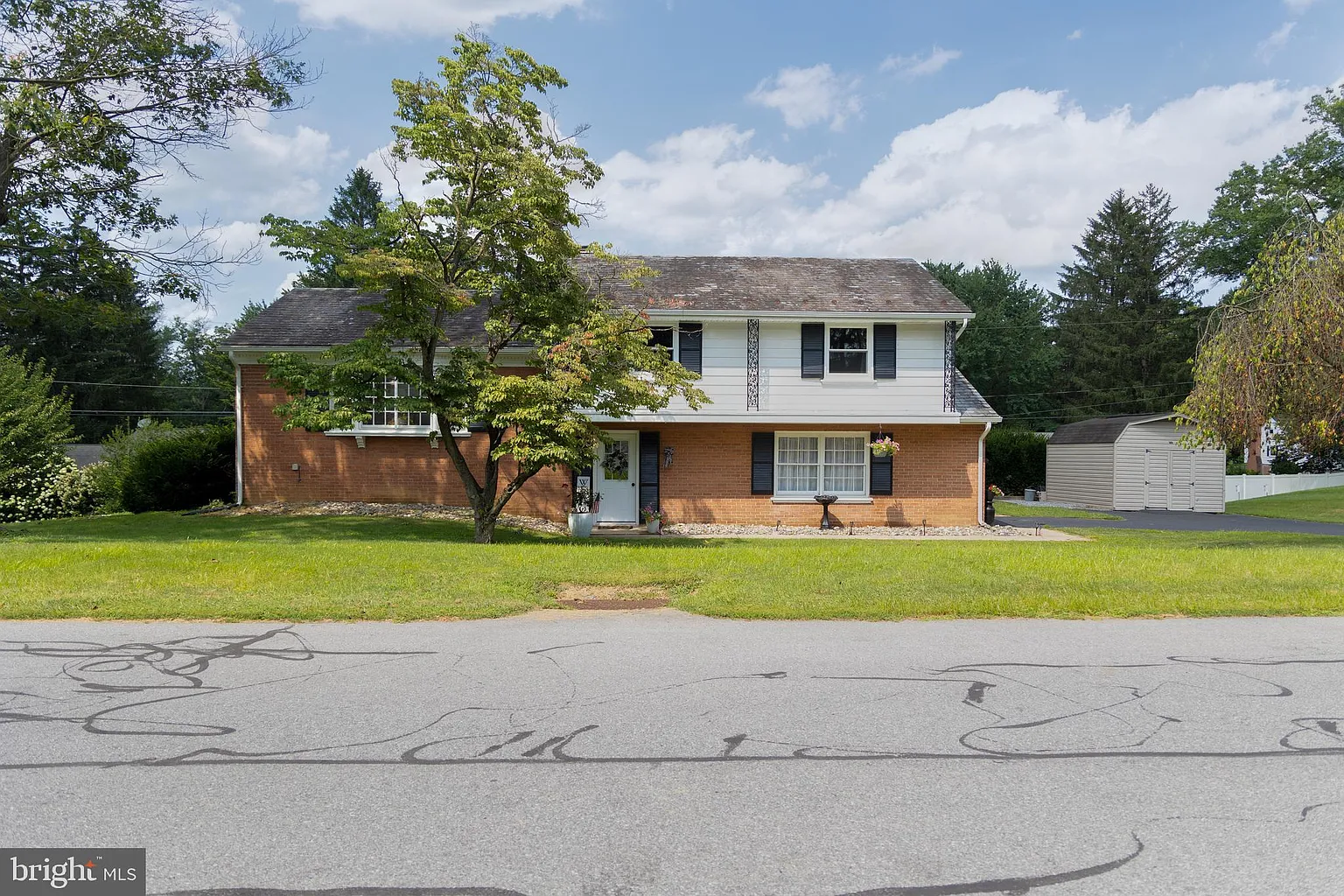 1127 Richmond Rd photo 1