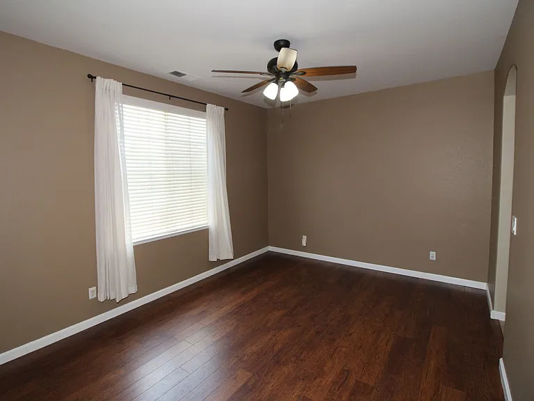 2542 E Omaha Ave — Photo 4