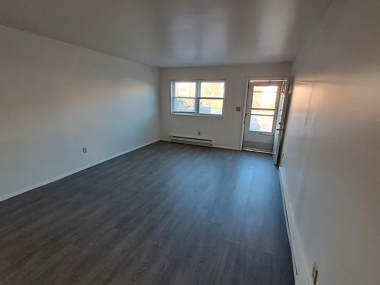 495 Ivy Ln #D — Photo 5