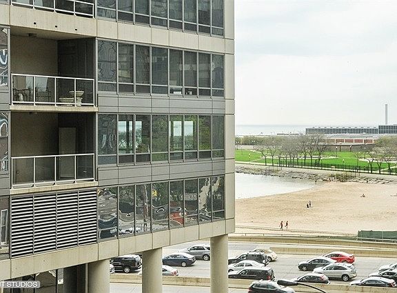 4th image of 540 N Lake Shore Dr APT 501