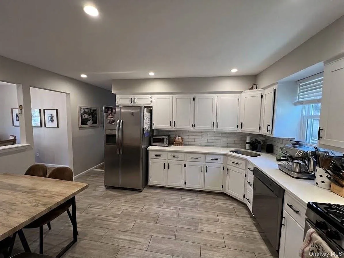 3 bed, 1.0 bath, 1000 sqft, $4,000 — Photo 3