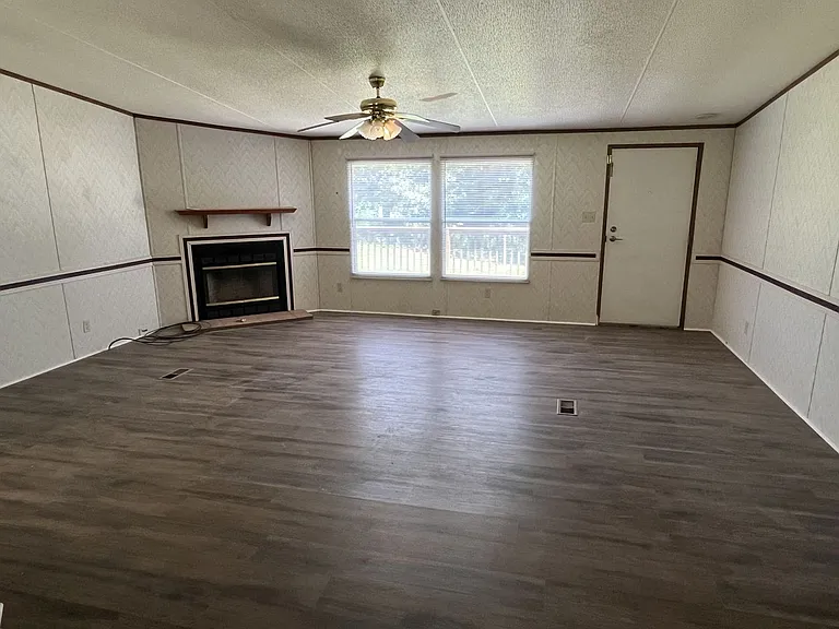 15422 Sharpe Rd — Photo 4