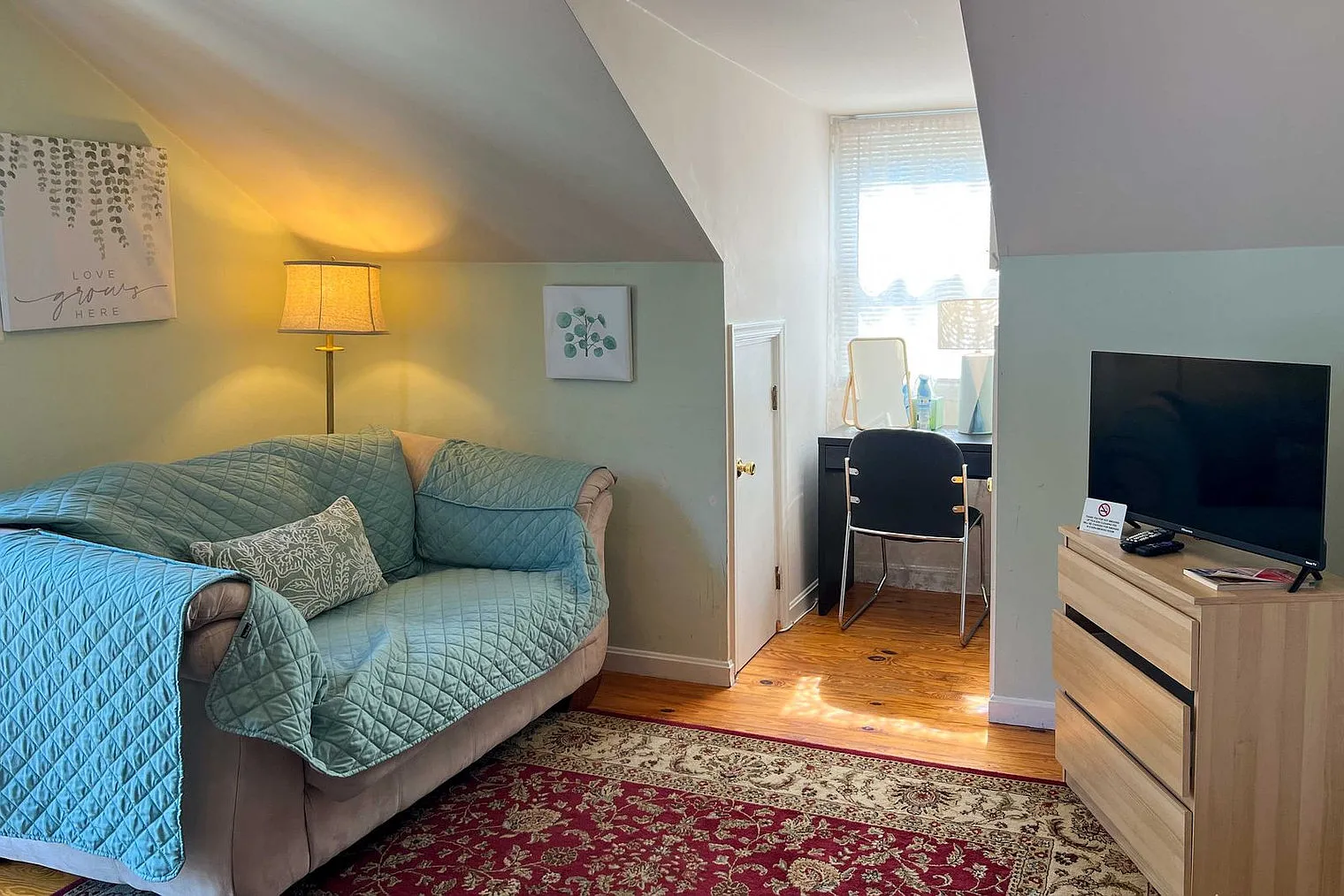 1 bed, 1.0 bath, 548 sqft, $4,744 — Photo 2