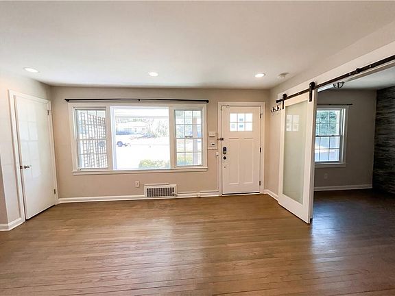 3rd image of 2797 Gresham Rd SE