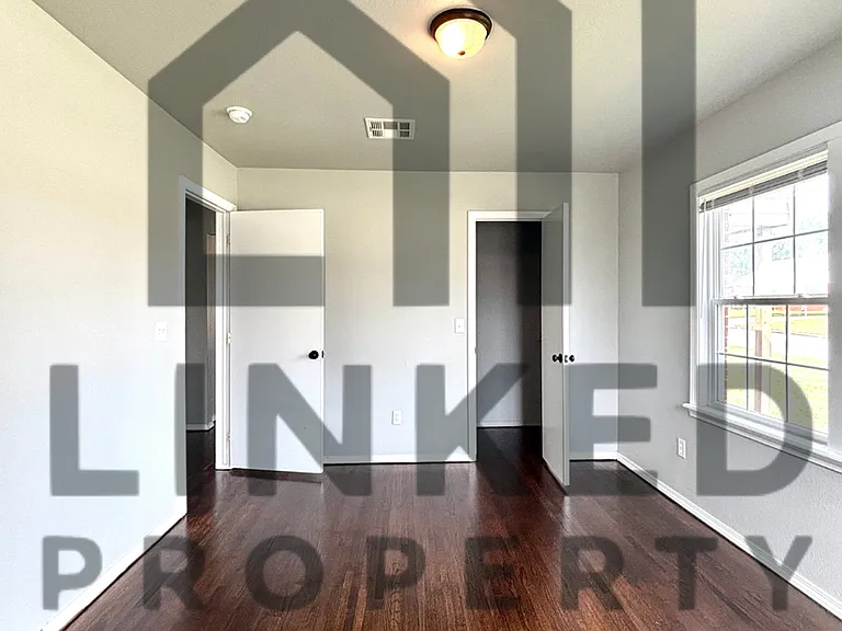 5946 E 4th St — Photo 10