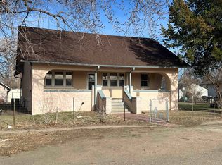 141 N Everett Ave, Wallace, NE 69169