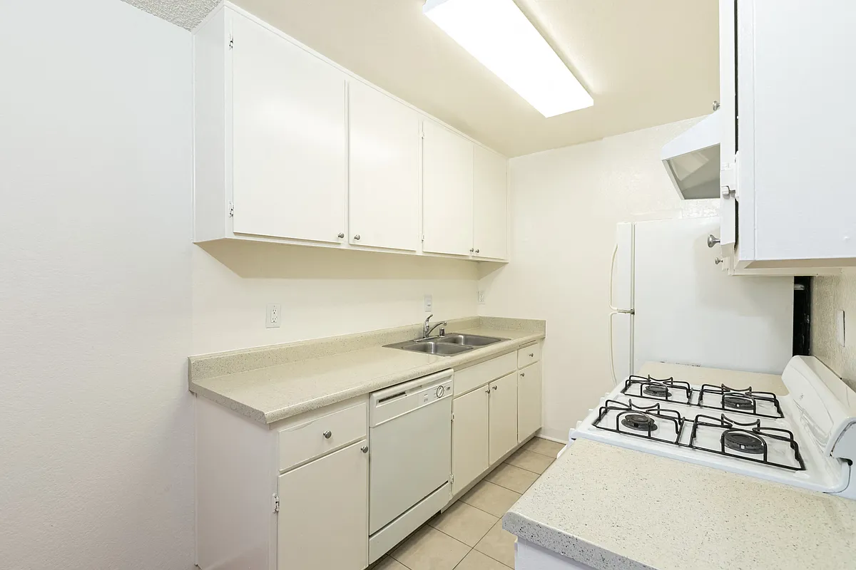 Building Photo - Wilshire Ardmore Regency