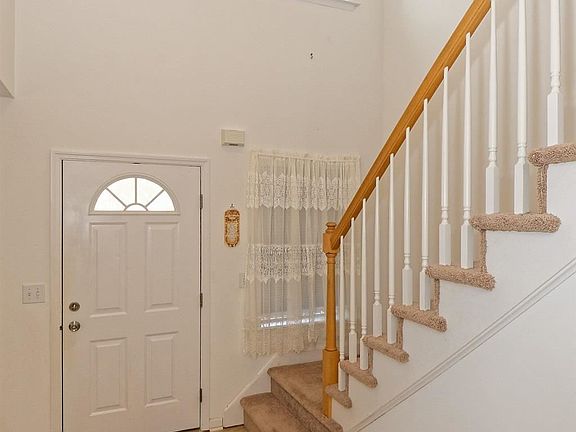 3rd image of 36 Aster Dr
