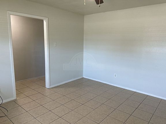 5th image of 903 N Main St APT C