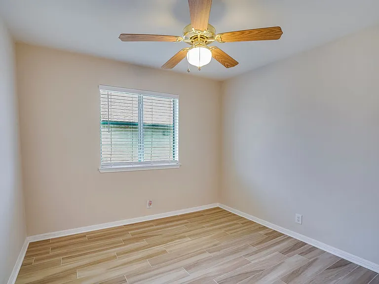 1013 Lantana Ln — Photo 13