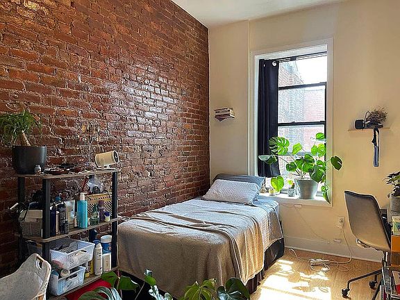 4th image of 510 Chauncey St #5