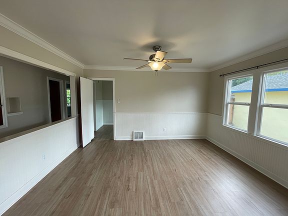 5th image of 410 Carmel Ave