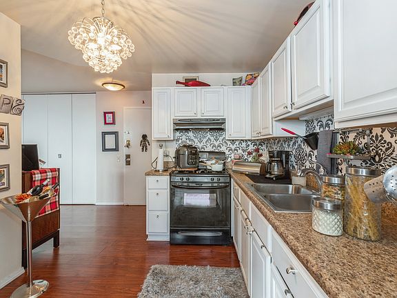 4th image of 4850 S Lake Park Ave #2307B