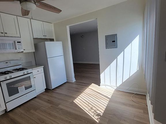 3rd image of 4505 Colbath Ave #6L