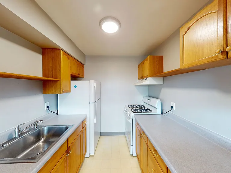 845 Macarthur Blvd — Photo 4