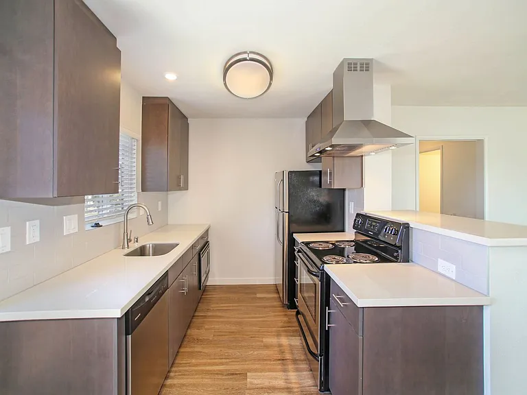 unit on 32nd — Photo 13