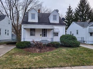 18540 Elkhart St, Harper Woods, MI 48225