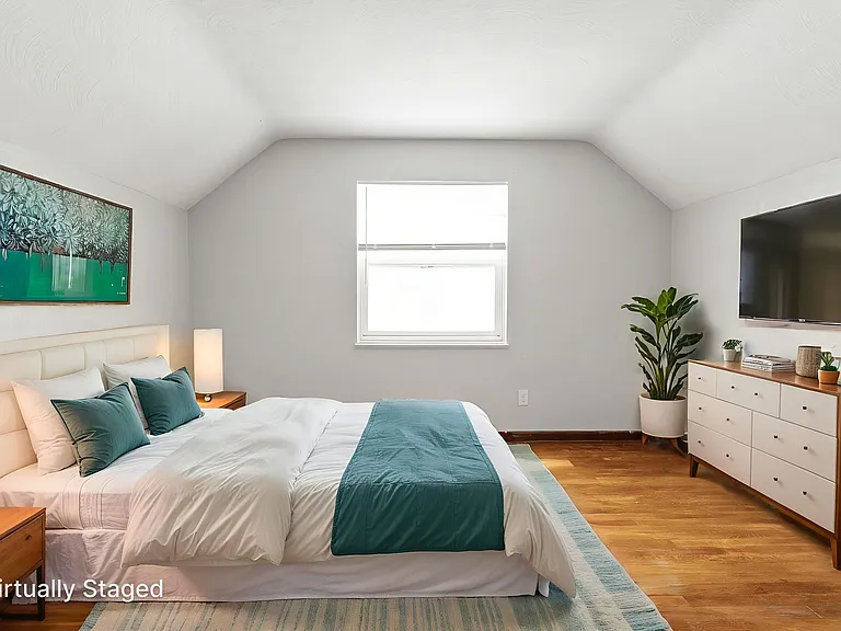 388-390 S Powell Ave — Photo 13