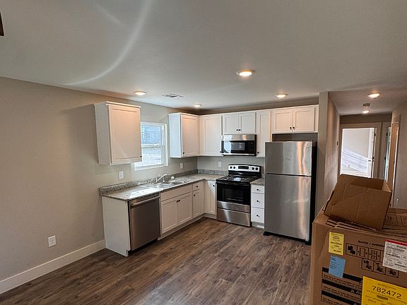 2nd image of 210 Maret St