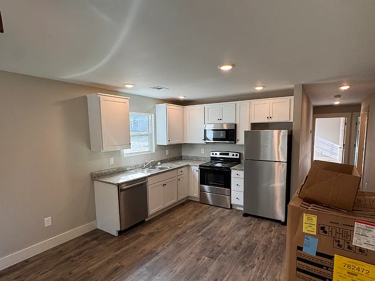 210 Maret St — Photo 2