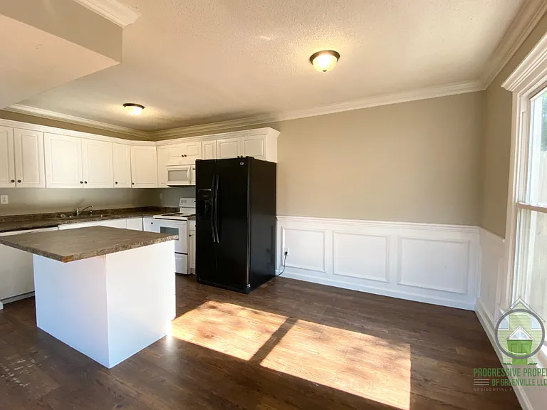 105 Osmond Dr — Photo 4