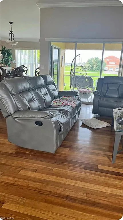 3 bed, 2.0 bath, 1455 sqft, $2,200 — Photo 4