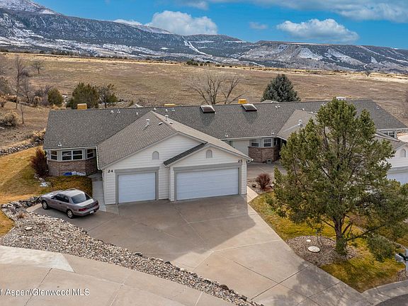 2nd image of 25 W Ridge Ct