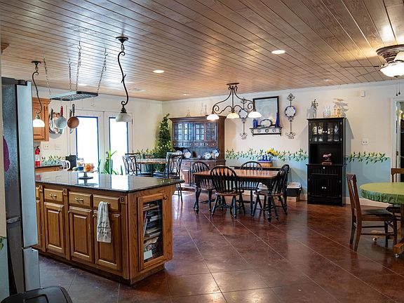 5th image of 128 Madden Ln