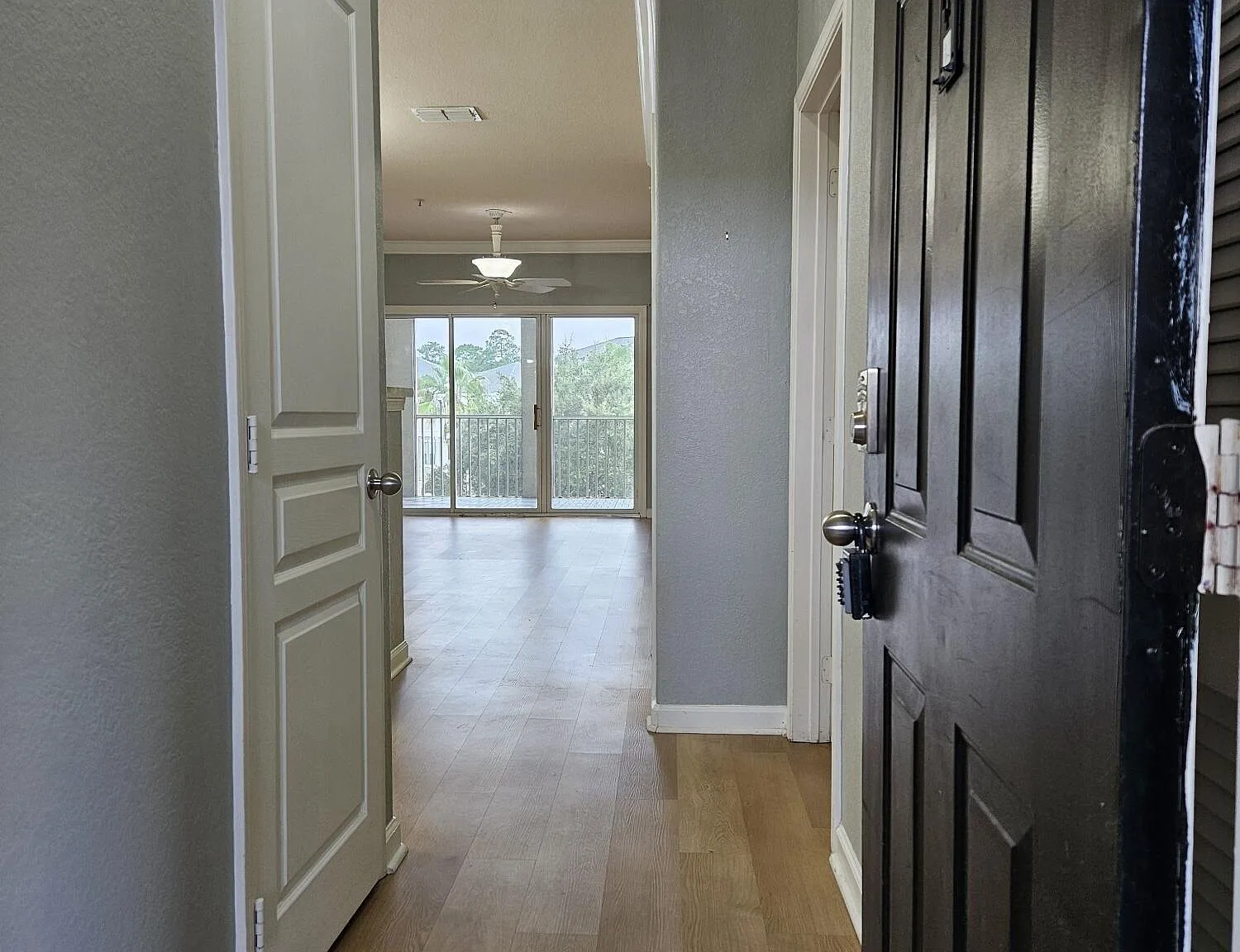 2 bed, 2.0 bath, 975 sqft, $1,450 — Photo 2