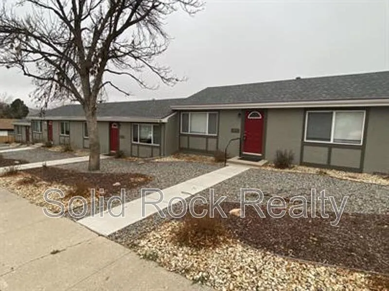 2 bed, 1.0 bath, 750 sqft, $1,400 — Photo 1