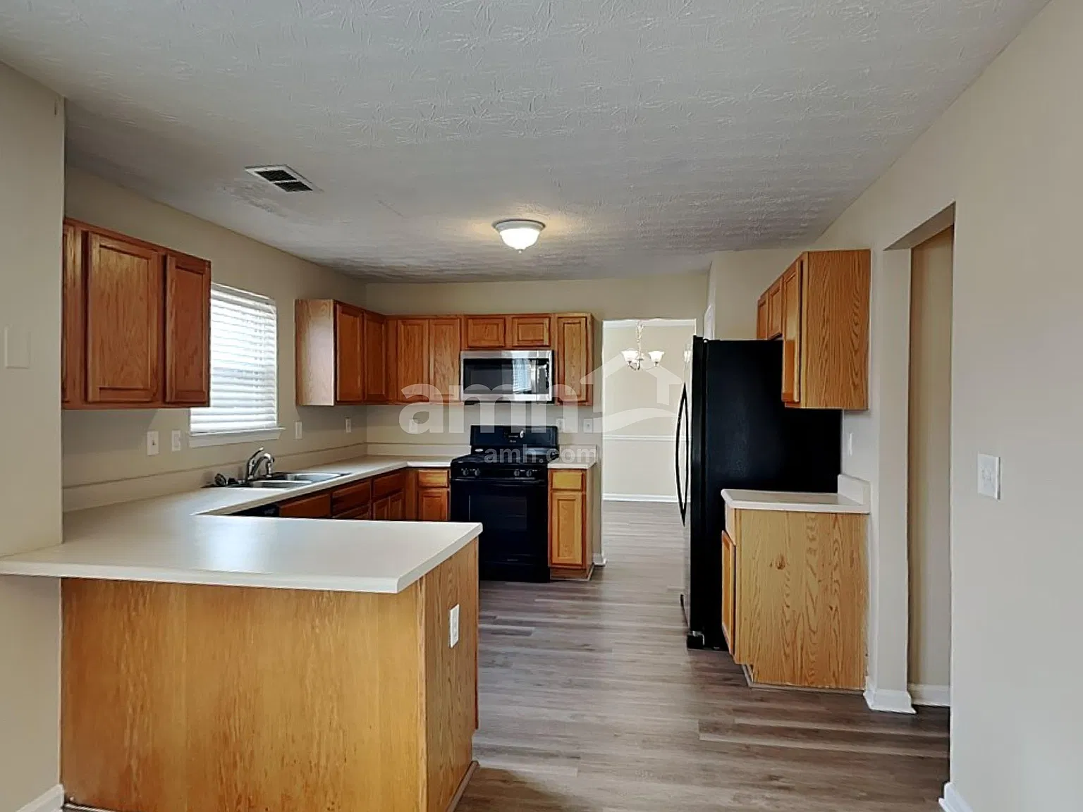5 bed, 3.0 bath, 2842 sqft, $2,575 — Photo 3