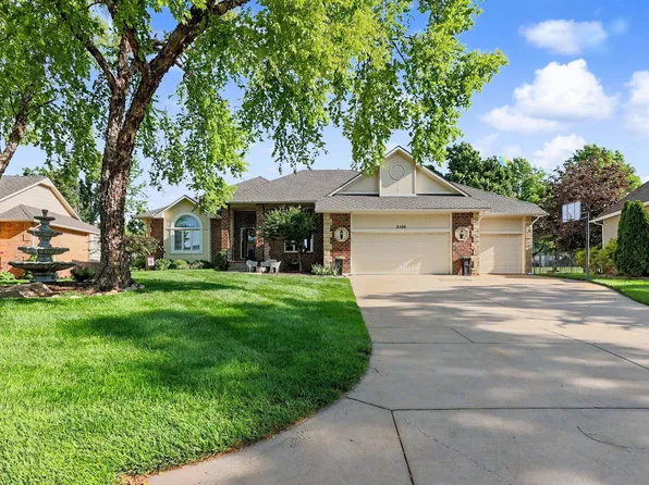 2526 N High Point Cir, Wichita, KS 67205