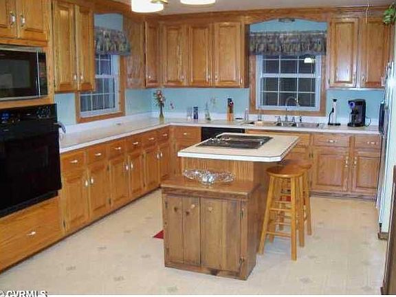 3rd image of 2630 N Oak Ln