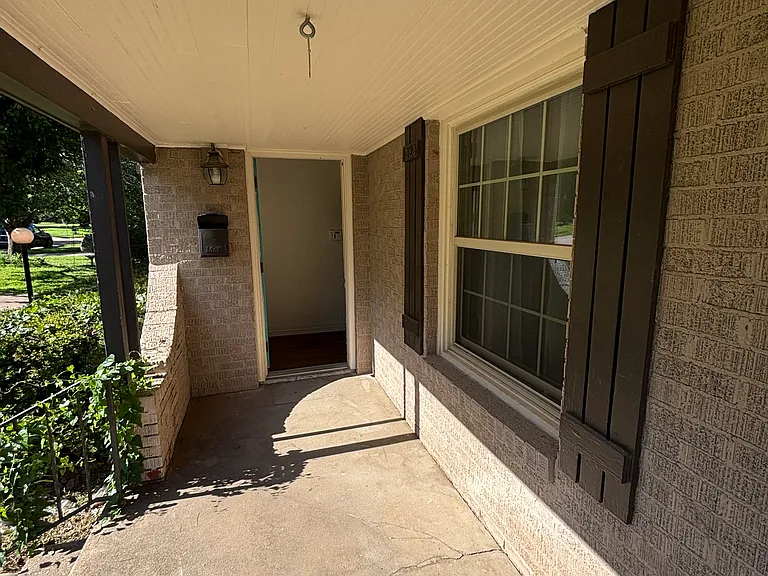 1323 S Louisville Ave — Photo 2