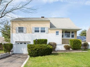 23 Marie Rd, Fords, NJ 08863