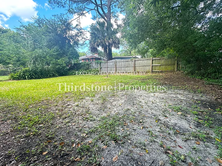 1173 W 27th St — Photo 24