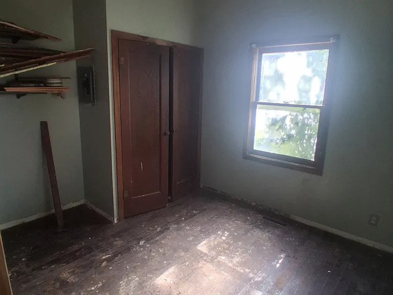 615 N Almond St — Photo 3