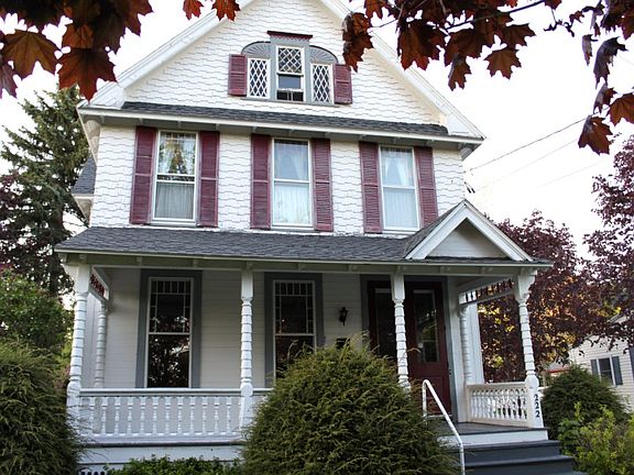 2nd image of 222 Flower Ave W