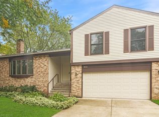 905 Knollwood Dr, Buffalo Grove, IL 60089